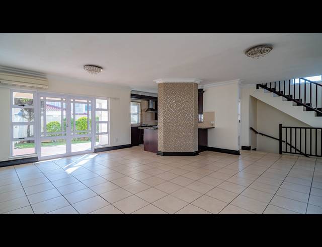 4 BEDROOM APARTMENT FOR SALE IN LA LUCIA